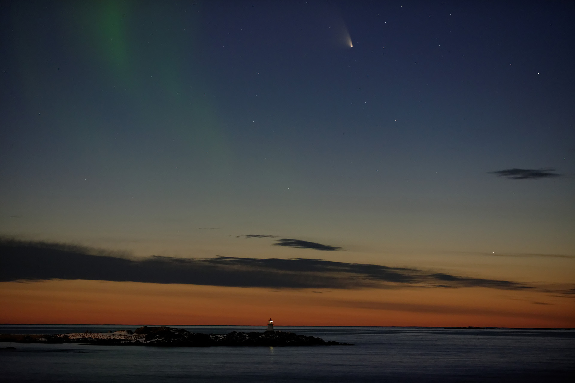 Komet C/2011 mit Nordlichtern